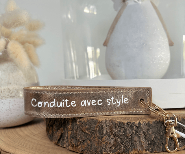 José le porte-clés : dragonne - Conduite avec style